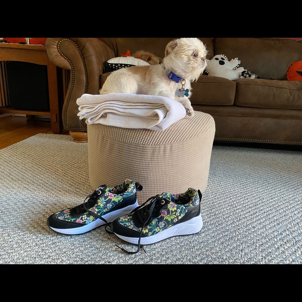 Super Cute Marc Fisher sneakers